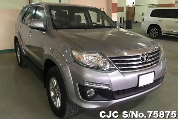2015 Toyota / Fortuner Stock No. 75875