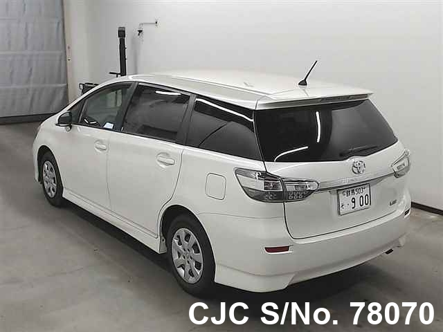Toyota wish белый