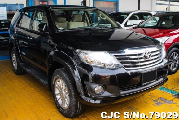 2013 Toyota / Fortuner Stock No. 79029