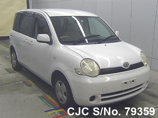 Toyota sienta 2004