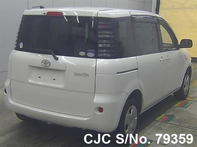 Toyota sienta 2004
