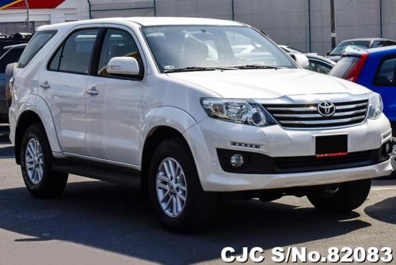 2015 Toyota / Fortuner Stock No. 82083