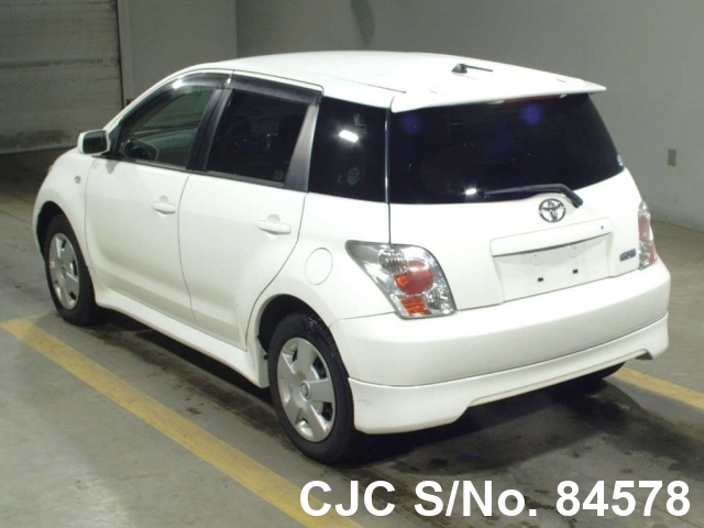 Toyota ist 2004
