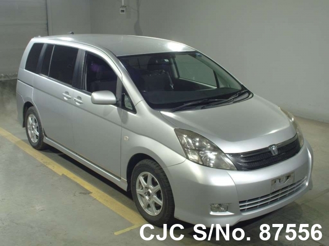 Toyota isis 2005