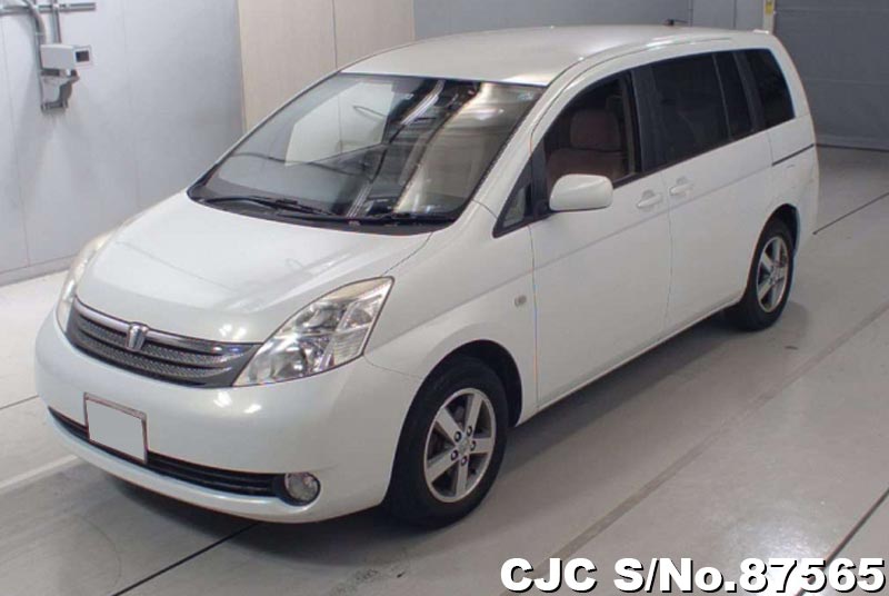 Toyota isis 2005