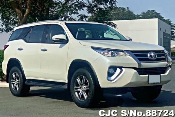 2016 Toyota / Fortuner Stock No. 88724