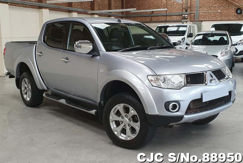Mitsubishi l200 2013