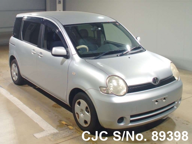 Toyota sienta 2004