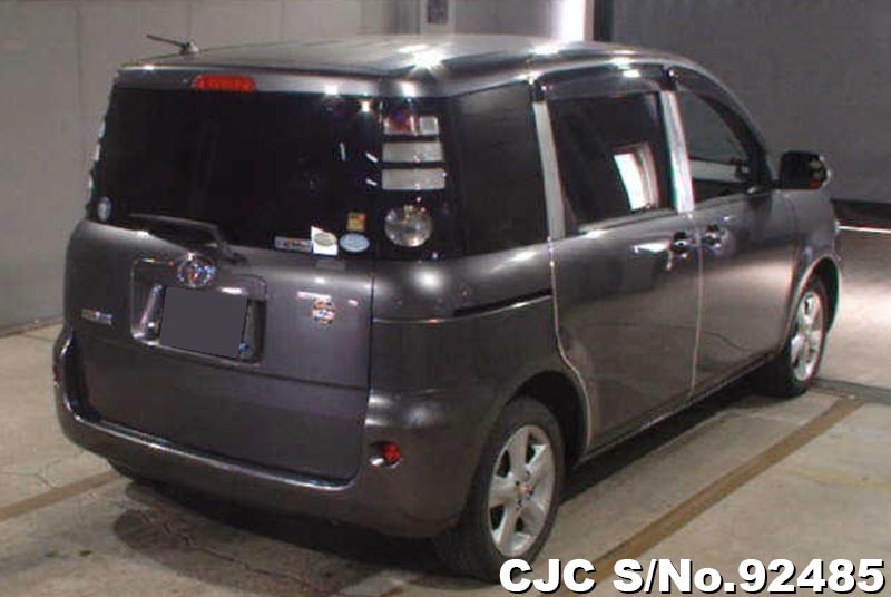 Toyota sienta 2010