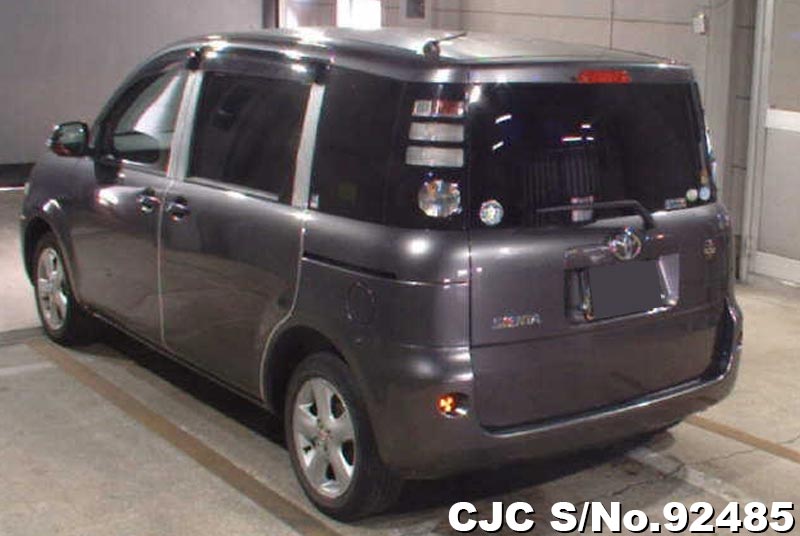 Toyota sienta 2010