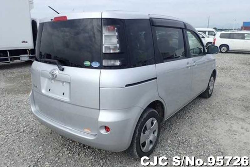 Toyota sienta 2014