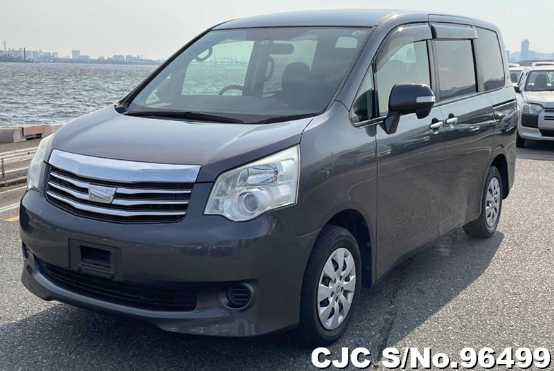 Toyota noah 2012