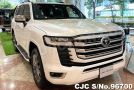 Toyota Land Cruiser in Pearl White for Sale Image 0
