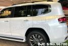 Toyota Land Cruiser in Pearl White for Sale Image 5