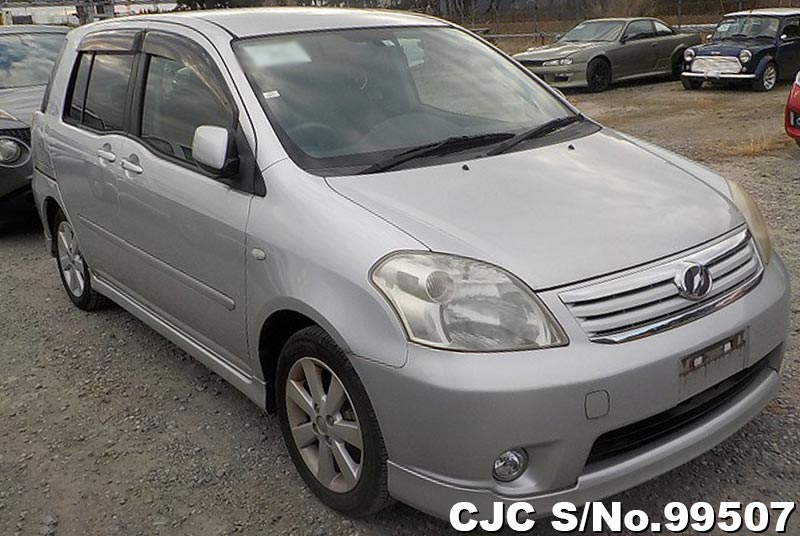 Toyota raum 2008