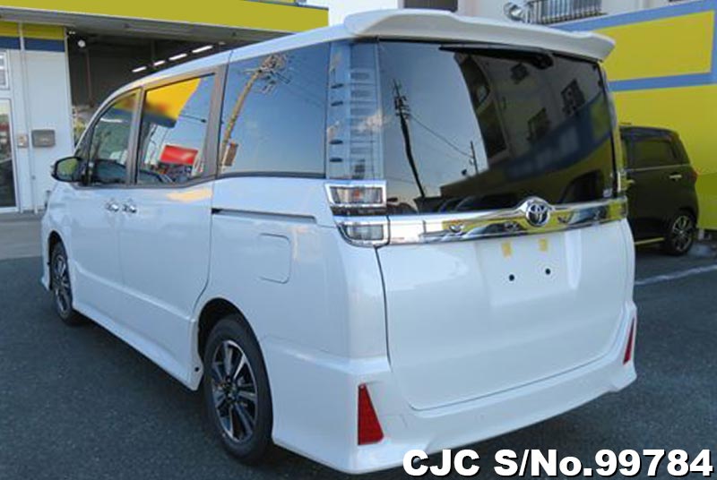 Toyota voxy 2021