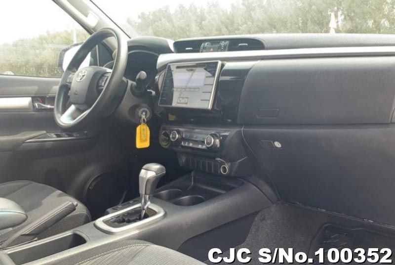 2016 Toyota / Hilux Stock No. 100352