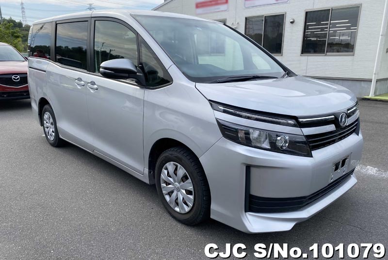 Toyota voxy 2016
