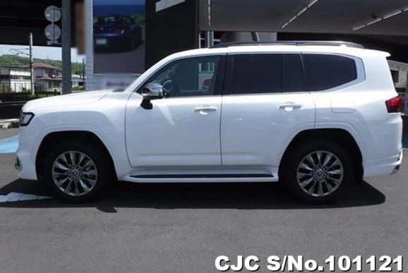 Toyota Land Cruiser in White for Sale Image 2