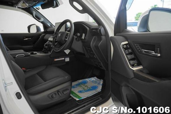 Toyota Land Cruiser in Pearl for Sale Image 11