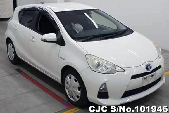 Toyota Aqua in White for Sale Image 0