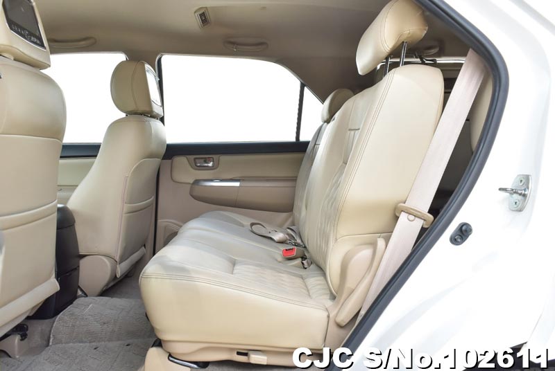 2015 Toyota / Fortuner Stock No. 102611