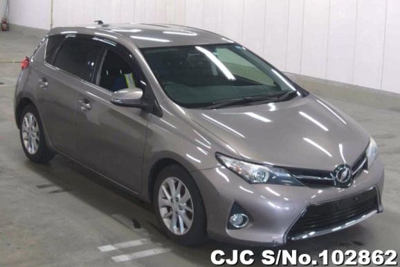 Toyota Auris in Gray for Sale Image 0
