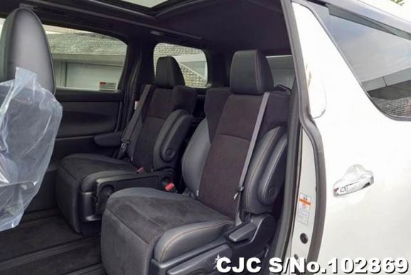 Toyota Alphard in White for Sale Image 8