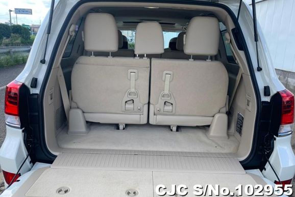 Toyota Land Cruiser in White for Sale Image 7