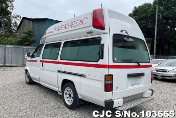 Nissan Elgrand in White for Sale Image 2