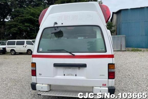 Nissan Elgrand in White for Sale Image 5