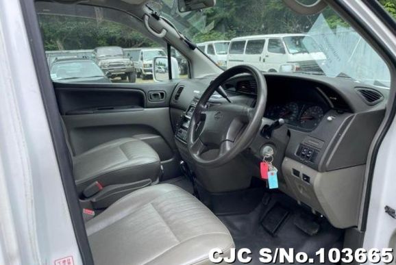 Nissan Elgrand in White for Sale Image 8