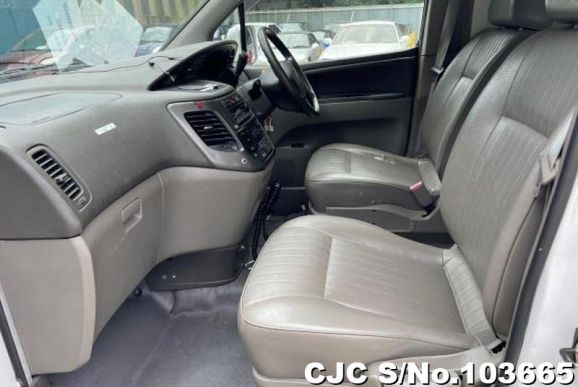 Nissan Elgrand in White for Sale Image 9