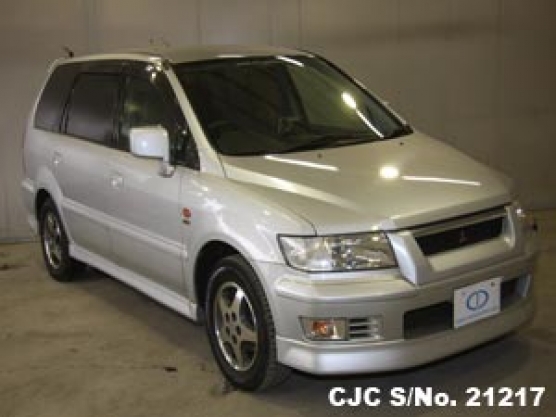 Mitsubishi chariot 2000