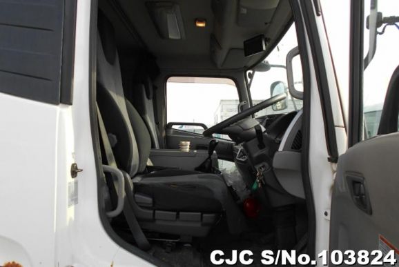 Nissan Condor in White for Sale Image 8