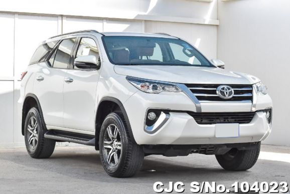 2019 Toyota / Fortuner Stock No. 104023