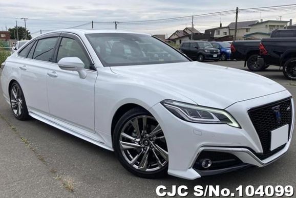 Toyota Crown in White for Sale Image 0