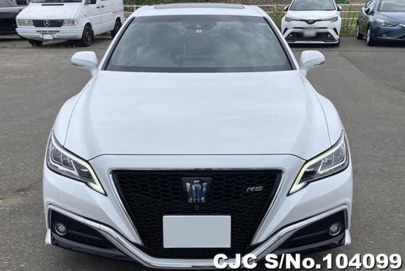 Toyota Crown in White for Sale Image 4
