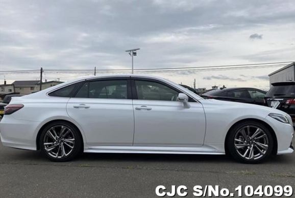 Toyota Crown in White for Sale Image 6
