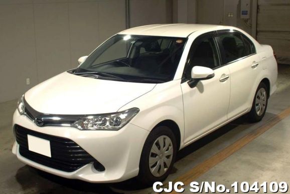 Toyota Corolla Axio in White for Sale Image 3