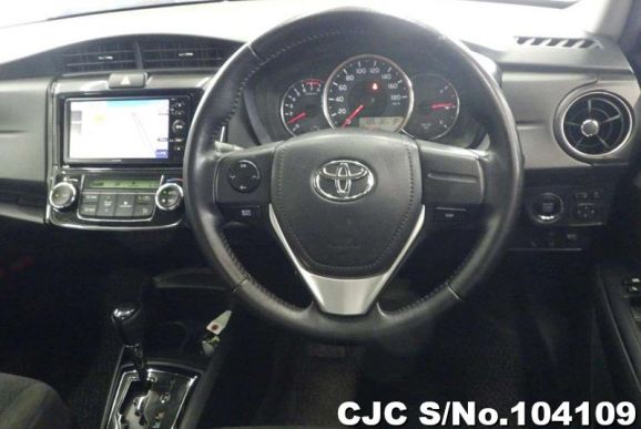 Toyota Corolla Axio in White for Sale Image 6