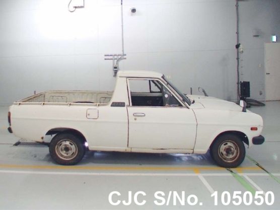 Nissan Sunny Truck in White for Sale Image 4