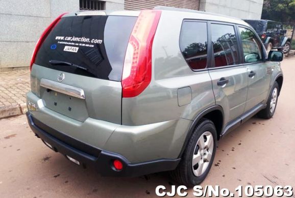Nissan X-Trail in Gray for Sale Image 1