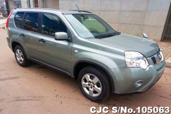 Nissan X-Trail in Gray for Sale Image 4