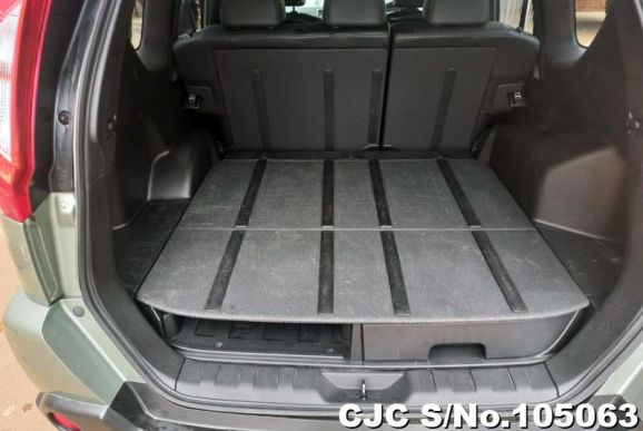 Nissan X-Trail in Gray for Sale Image 8
