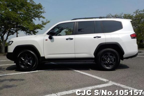 Toyota Land Cruiser in Pearl White for Sale Image 7