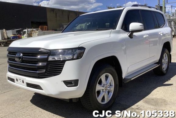 Toyota Land Cruiser in White for Sale Image 3