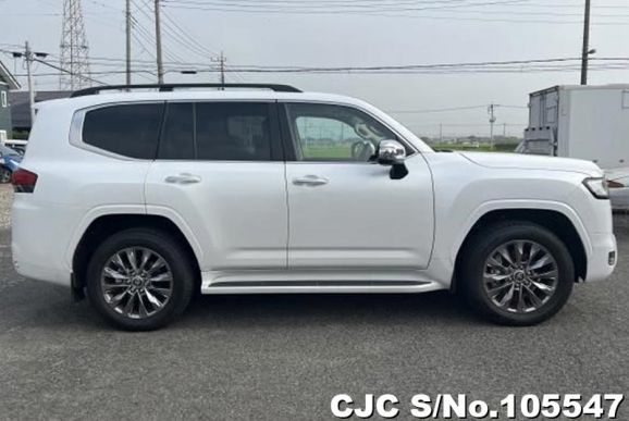 Toyota Land Cruiser in White for Sale Image 2