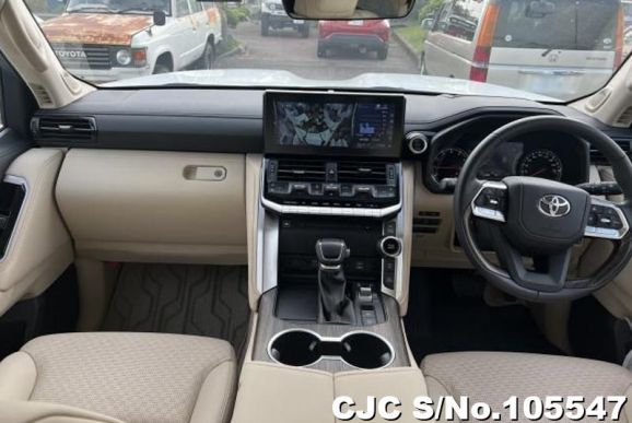 Toyota Land Cruiser in White for Sale Image 3