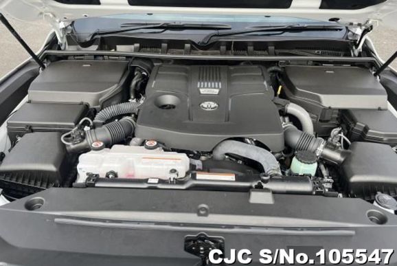 Toyota Land Cruiser in White for Sale Image 7